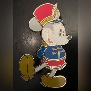 Disney Limited Edition Jumbo Mickey Pin